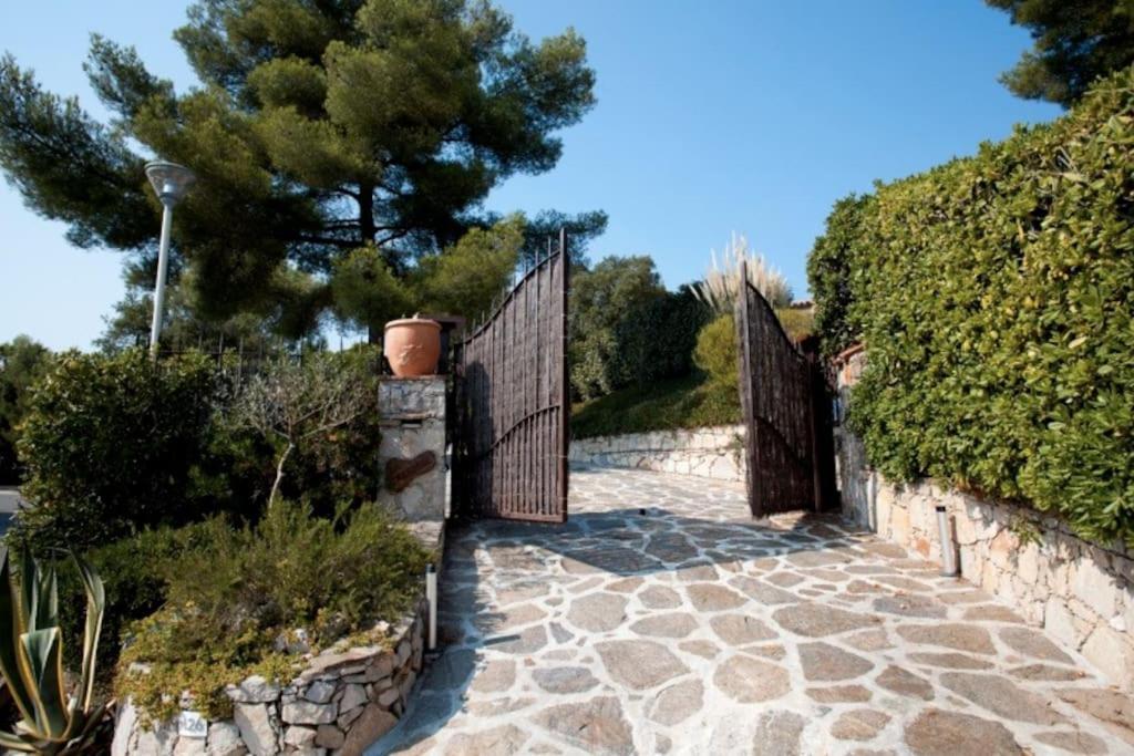 Villa La Crespina Saint Aygulf Exteriör bild